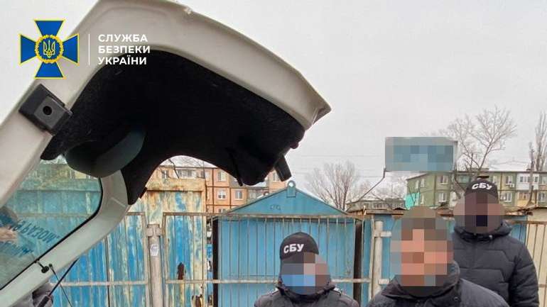 СБУ спіймала поліціянта який “кришував” автоперевізників