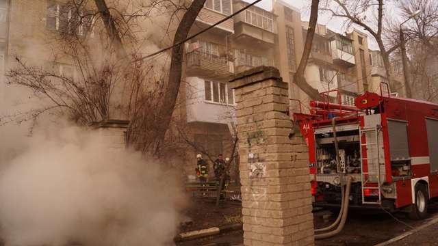 Запорізькі вогнеборці врятували з пожежі у багатоповерхівці домашніх улюбленців_1