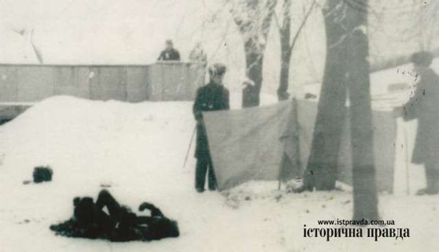21 січня 1978 року біля могили Шевченка протестуючи проти русифікації спалив себе Олекса Гірник_2
