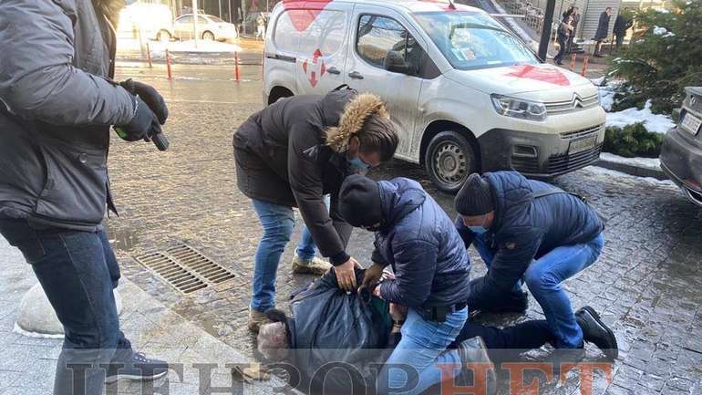 Наче павуки у банці: СБУ затримала полковника «Альфи» за підозрою у підготовці замаху