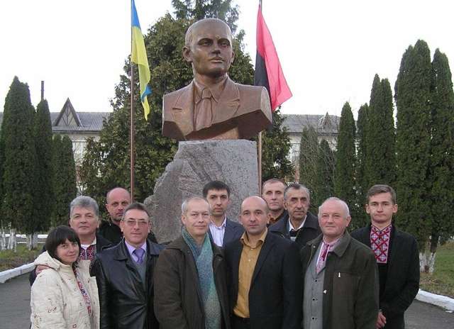 Земляки вшановують пам'ять керівника СБ ОУН Миколи Арсенич на місці його загибелі
