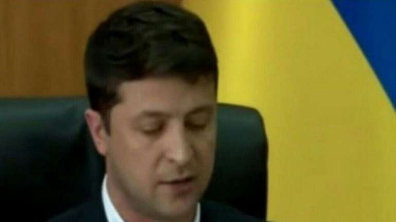 Живе в паралельній реальності: Зеленський збирається на другий термін