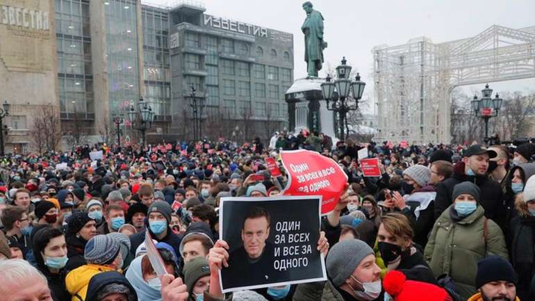 У Росії тривають несанкціоновані мітинги опозиції  – затримано близько двох тисяч осіб