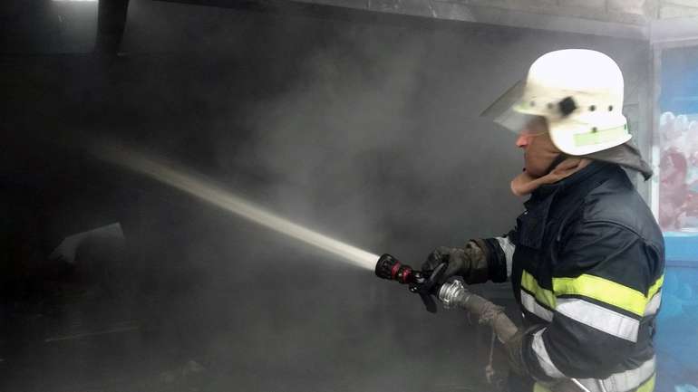 Службовці ДСНС Дніпропетровщини врятували людей під час ліквідації пожежі