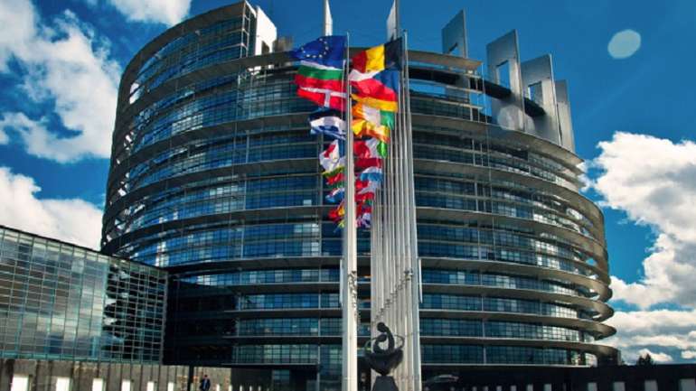 Європарламент вщент розкритикував діяльність "Слуг народу" і Зеленського