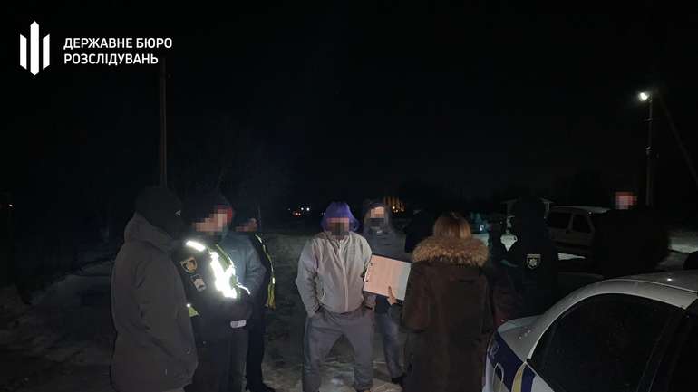 ДБР затримало “на гарячому” поліціянта з Хмельниччини, який торгував "службовими таємницями” МВС
