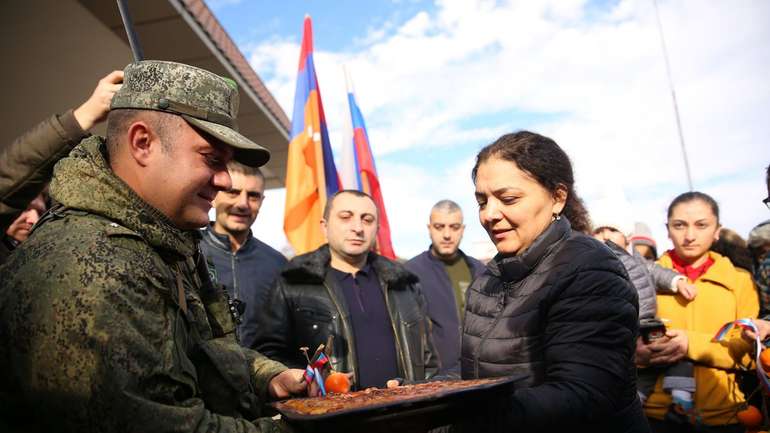 Російська — друга державна: вірменські окупанти вирішили догодити Кремлю