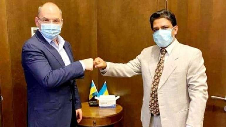 Провал Зе-вакцинації: масово щепити українців сумнівним препаратом владі не вдалося