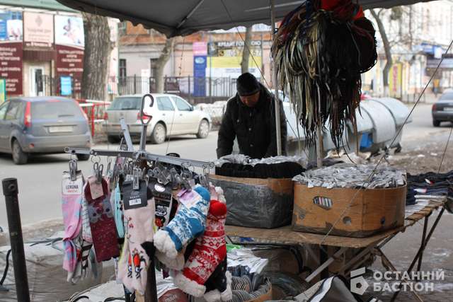 «Витягнемо Мамая з кабінету і поведемо на базар» – продавці стихійного ринку в Полтаві_4