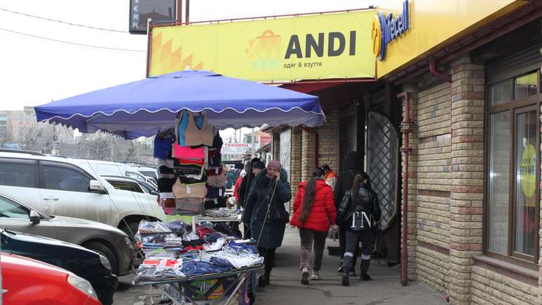 Продавців без дозволів на торгівлю щодня проганятимуть з ринку – влада Полтави