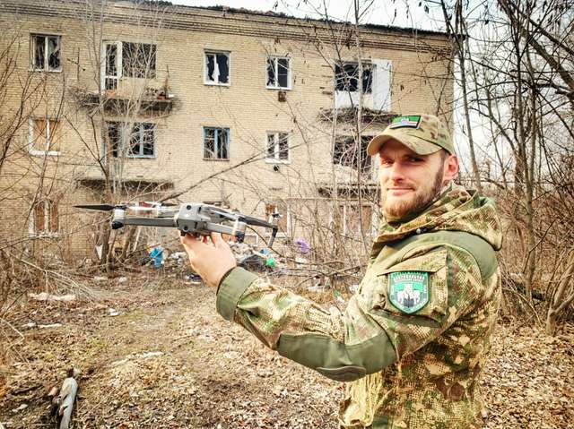 Боєць 1 ОШР ДУК ПС Дмитро Савченко у Пісках