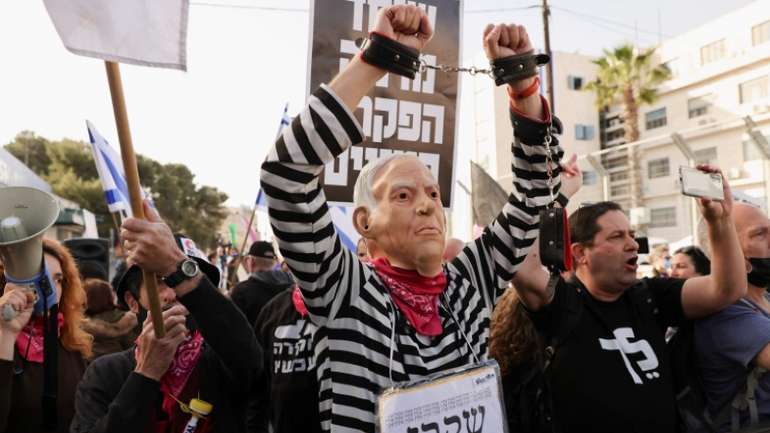 Нетаньягу має сидіти у тюрмі, а не в кріслі прем'єр-міністра, — невдоволені ізраїльтяни