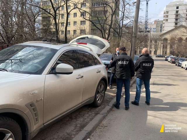 НАБУ затримало на хабарі у 100 тисяч доларів брата голови Окружного адмінсуду Вовка (Оновлюється)_5