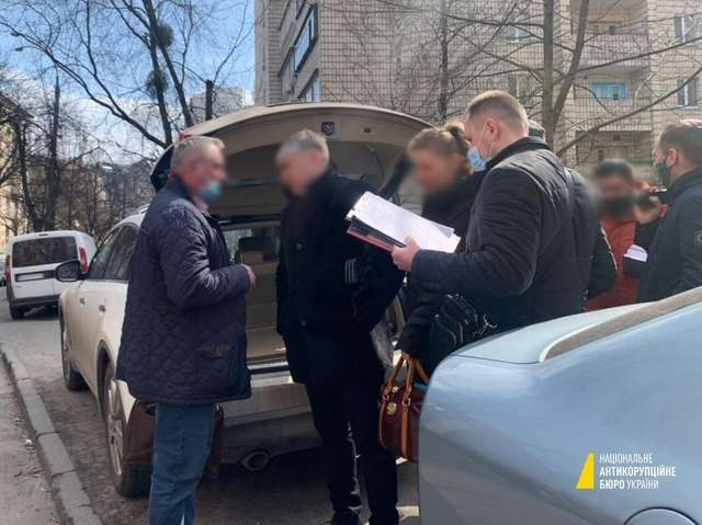 НАБУ затримало на хабарі у 100 тисяч доларів брата голови Окружного адмінсуду Вовка (Оновлюється)_9