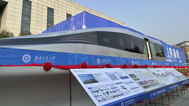 Прототип нового надшвидкісного потягу показали у КНР_2