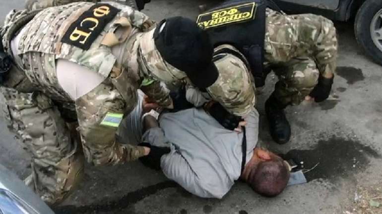 «Терористи на замовлення»: ФСБ РФ заарештувала двох татар в окупованому Криму