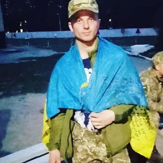 У вбитого вчора снайпером 22-річного морпіха залишилася дівчина і новонароджений син_1