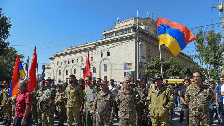 Відстала армія і самовпевнені «паркетні генерали» ​– головні причини воєнної поразки Вірменії