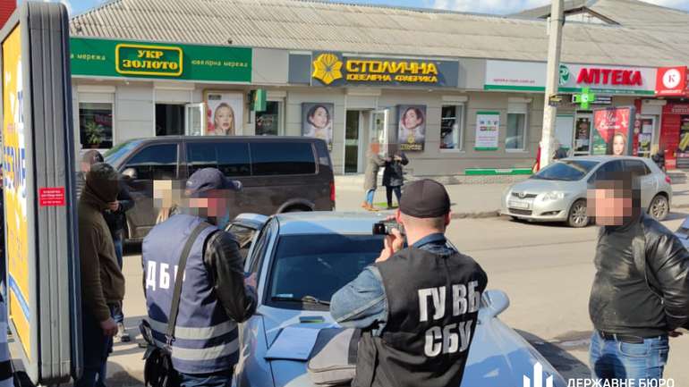 Перевертнів у погонах, які торгували наркотиками, затримали у Полтаві