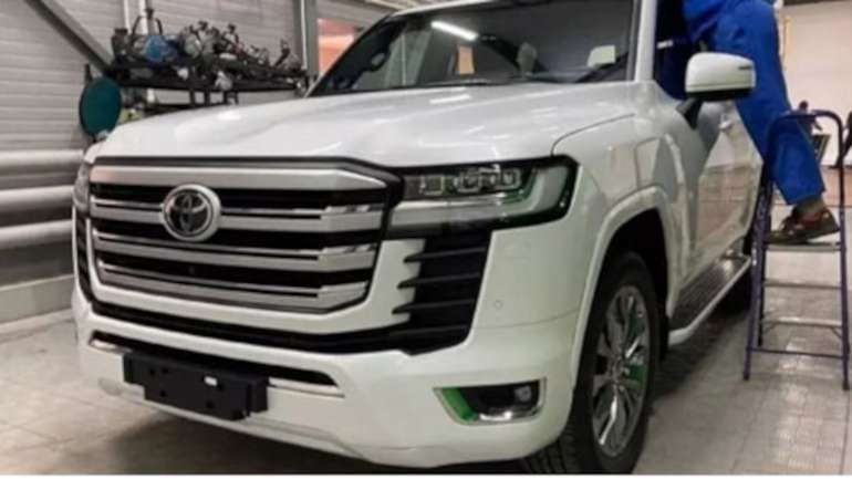 Дизайн нового Toyota Land Cruiser повністю розсекречений на фото та відео