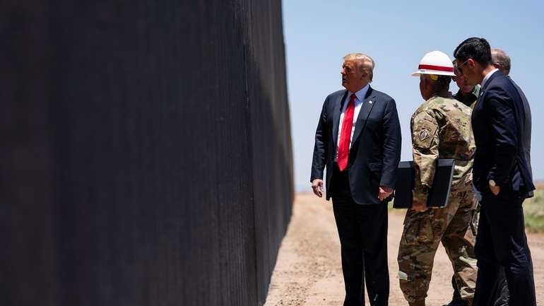 Пентагон зупиняє будівництво прикордонної стіни Трампа