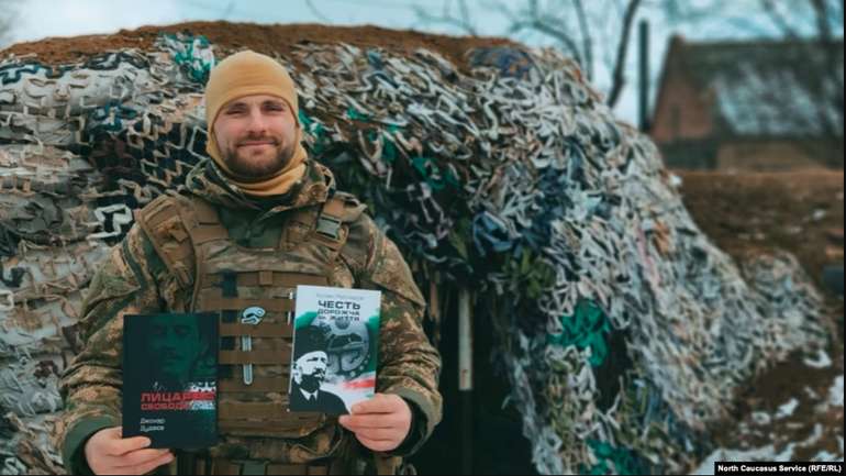 Дмитро Савченко, видавець книг з висловлюваннями лідерів Ічкерії українською мовою