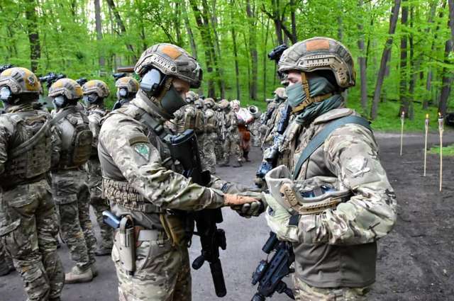 Бійці ССО у Холодному Яру освятили зброю на ворога_5