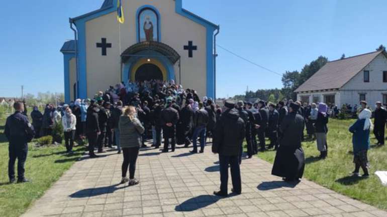 Ранок. Церква. Війна. За церкву.