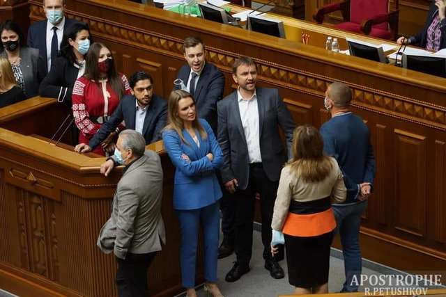 Всі задоволені: Аксьонов присягу прийняв, ЄС і Голос для своїх дегенератів трибуну ''заблокували