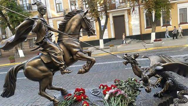 СБУ зависла між силовими полями політичних та комерційних інтересів через свою ідейну “невагомість”_1