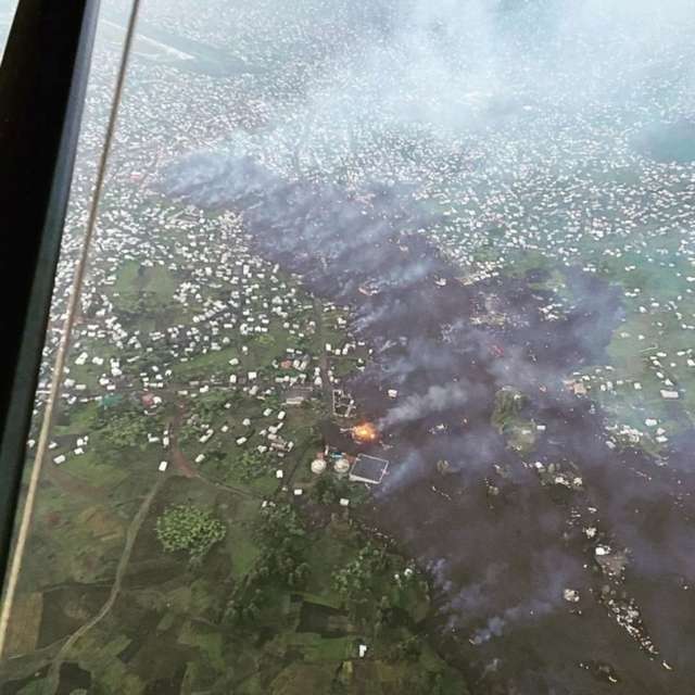 Аерофотознімок показує пошкодження будинків в околицях Гоми