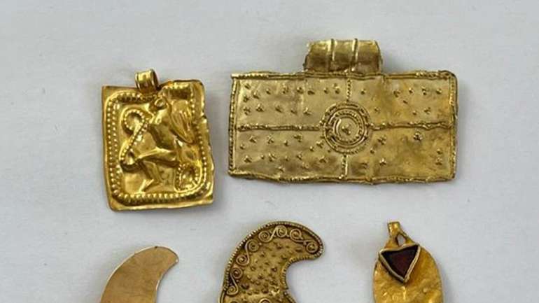 СБУ попередила контрабанду золотих підвісок часів Скіфської доби до Європи
