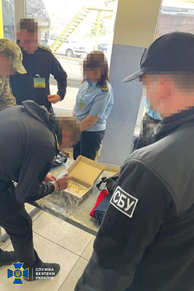 СБУ попередила контрабанду золотих підвісок часів Скіфської доби до Європи_1