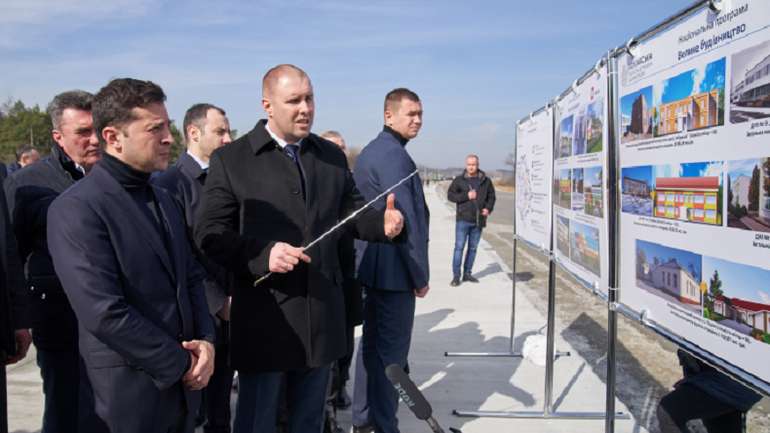 Омелян подав заяву на Зеленського «через розкрадання 40 мільярдів гривень» з «Великого Будівництва»