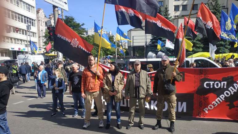 Мітинг під Конституційним судом