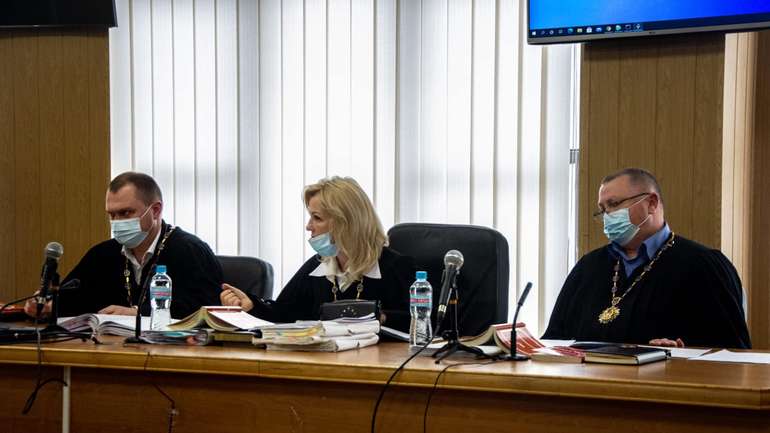 Судді, які дали Стерненку умовний термін за один патрон, подали у відставку