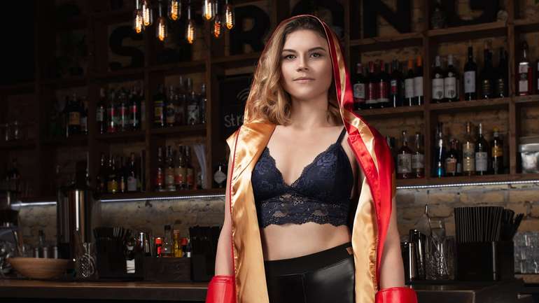 Українська боксерка Олена Медведенко стала чемпіонкою Європи за версією EBU у суперлегкій вазі