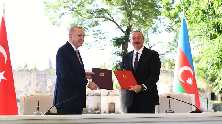 Військово-політичний союз Азербайджану і Туреччини став реальністю