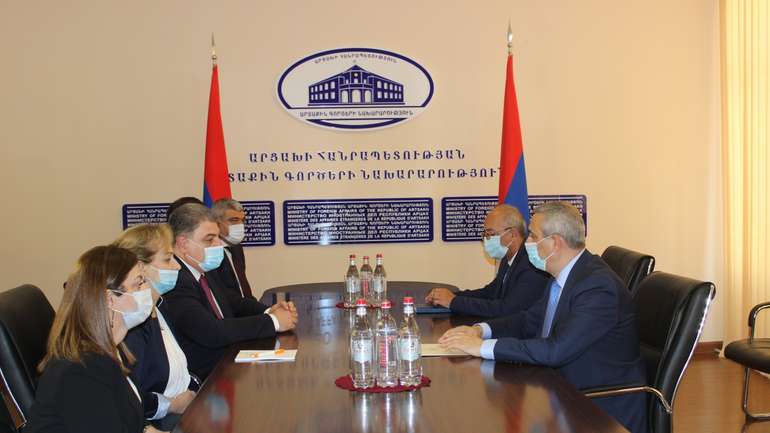 Чиновники вірменського МЗС