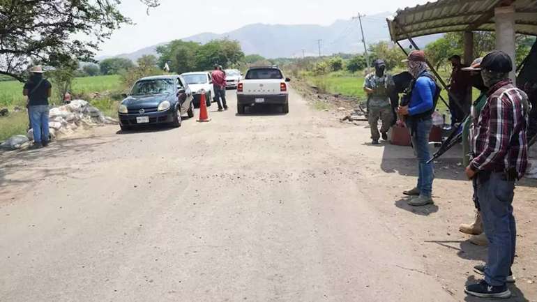 Мексиканські селяни-"дружинники" патрулюють вулиці
