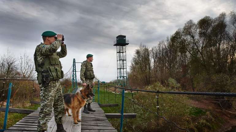 Прикордонники нагадали, що сьогодні у світі відзначають Міжнародний день собак