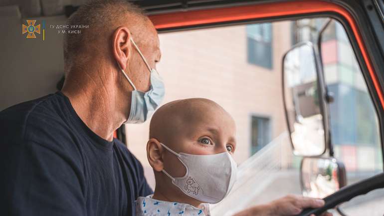 Рятувальники здійснили мрію хлопчика, який переміг страшний недуг і мріє тепер стати пожежником