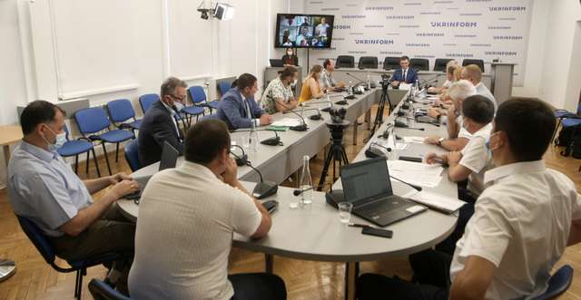 Учасники другого круглого столу