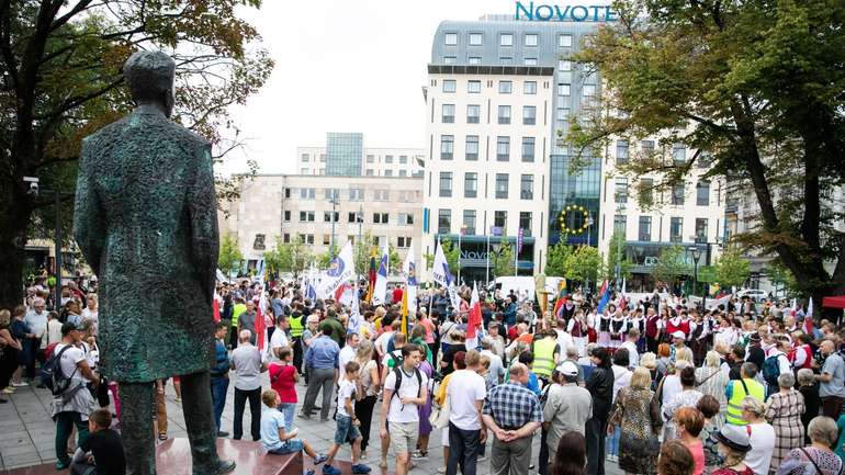 Литовці вийшли на вулиці, протестують проти розселення імміґрантів