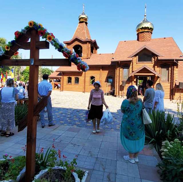 Перший український храм освятили у Нікополі_1