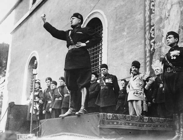 Дуче має виступ перед жителями Риму (середина 1920-х)