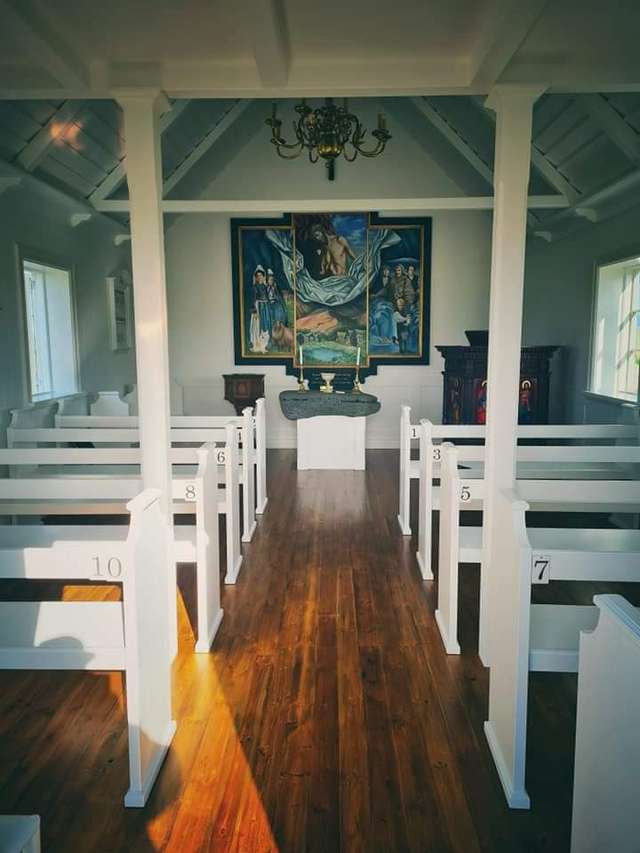Український художник оздобив в Ісландії церкву_18