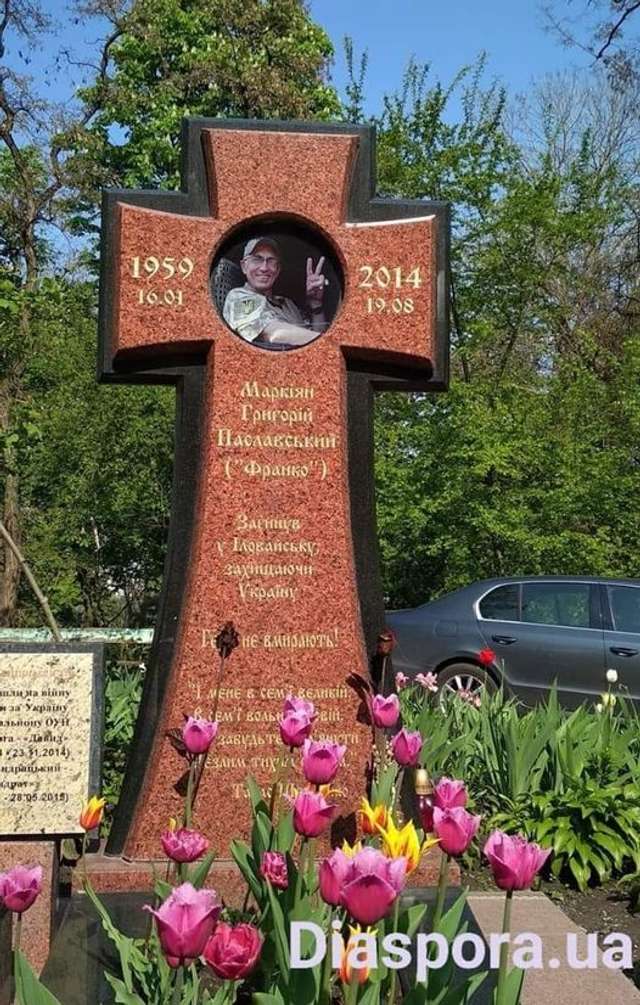 В діаспорі сьогодні вшановують мільйонера-романтика Паславського, який загинув у бою за Іловайськ_1