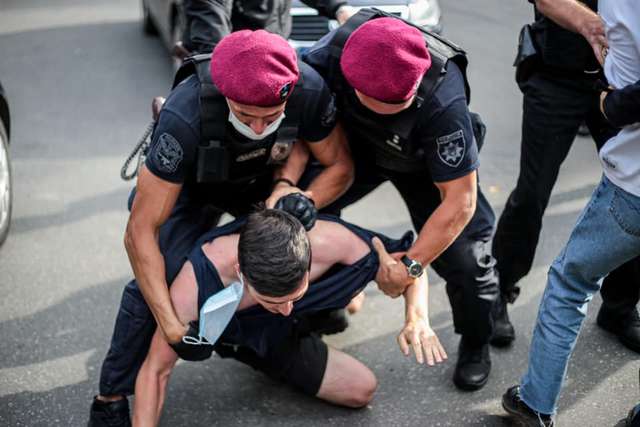 Затримання активістів