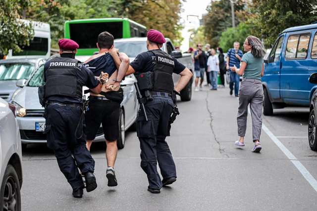 Затримання активістів